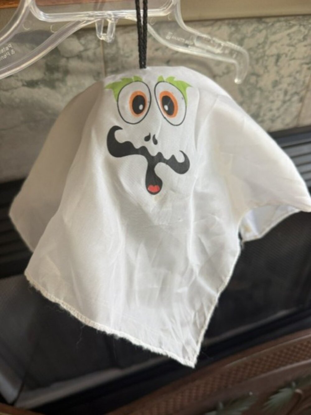 Vintage Sound-Activated Shaking Ghost Halloween Decoration